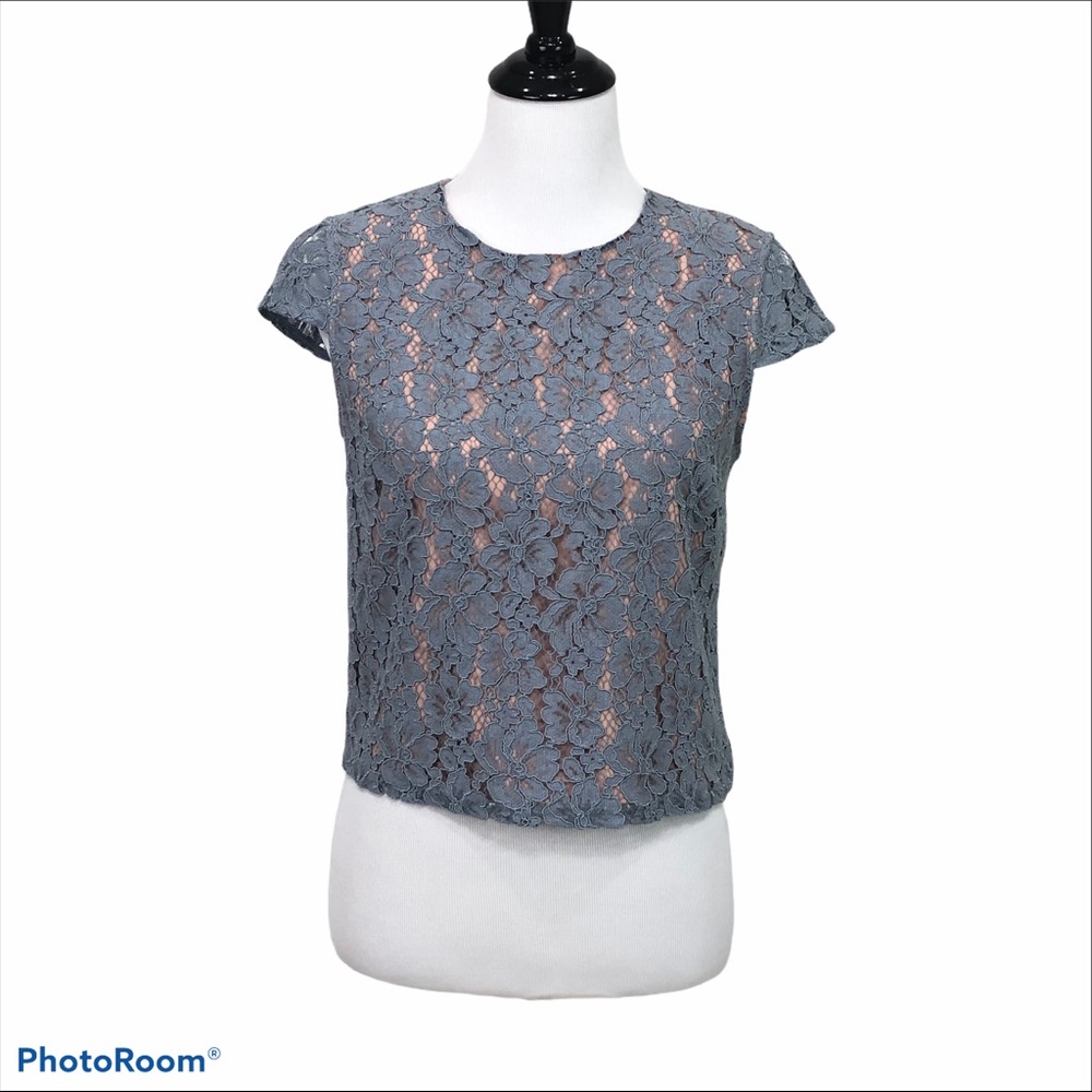 Cynthia Rowley short sleeve round neck gray lace overlay back zip blouse